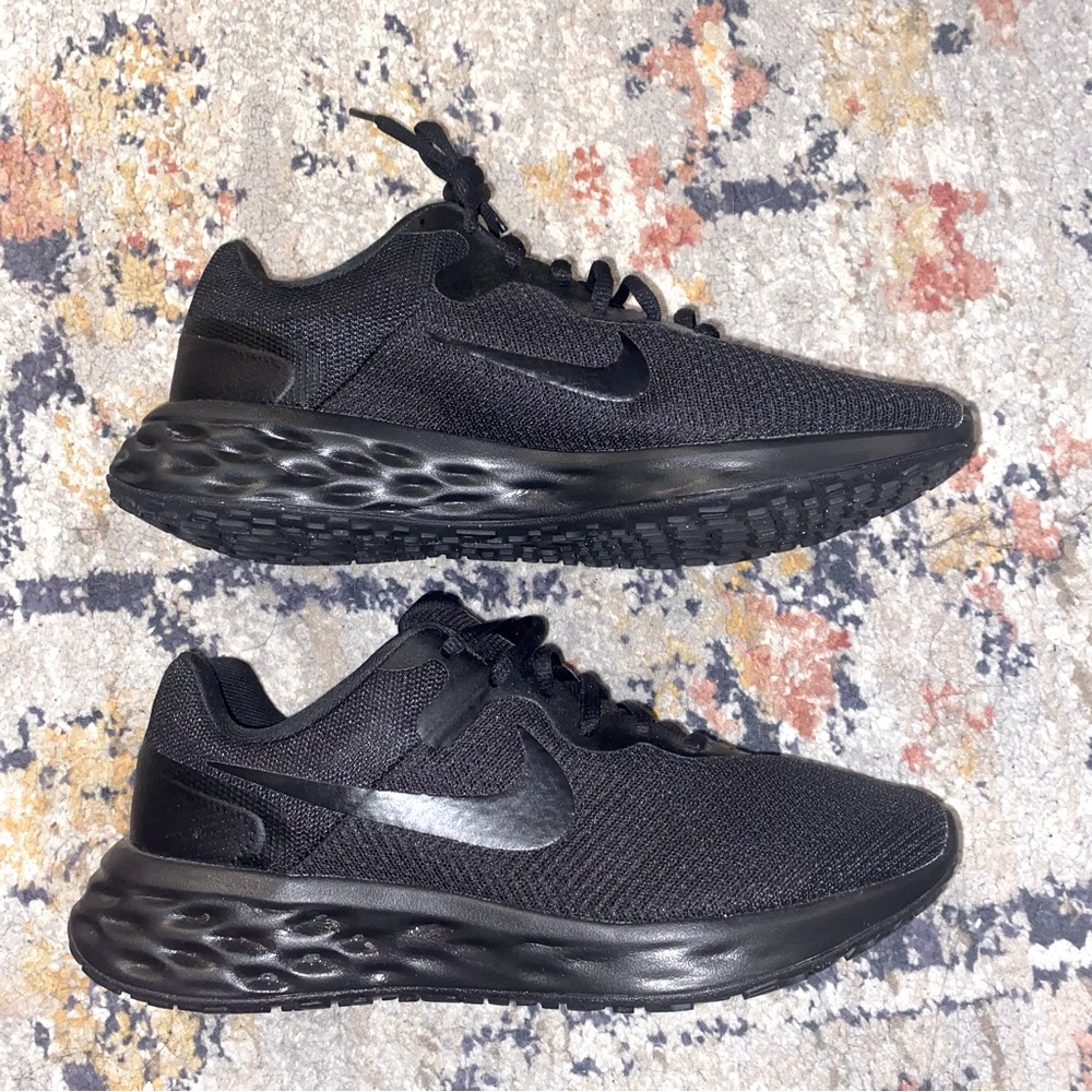 Black NIKE Men’s Running Sneaker